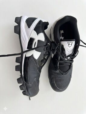 Under Armour Glyde Women’s Softball Cleats Sz 7.5 Athleisure Baseball Performace